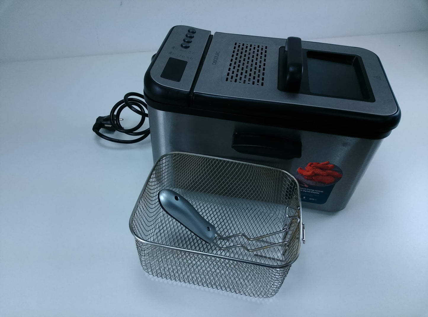 Cecotec Neznámý model - čelní pohled