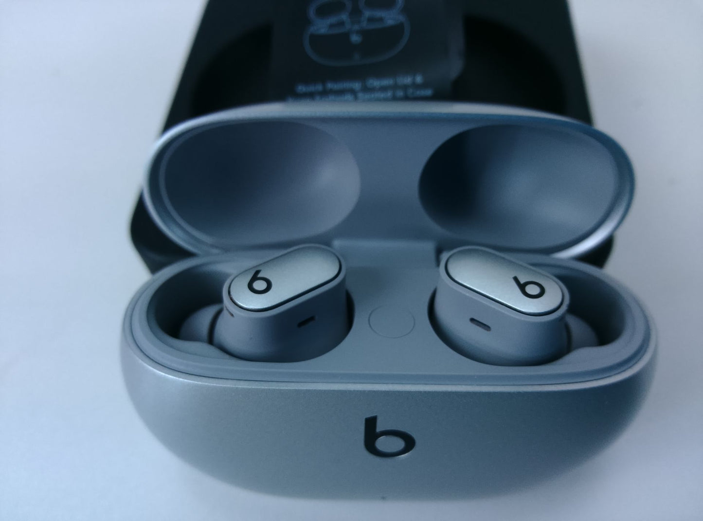 Beats Studio Buds+ - pohled 3