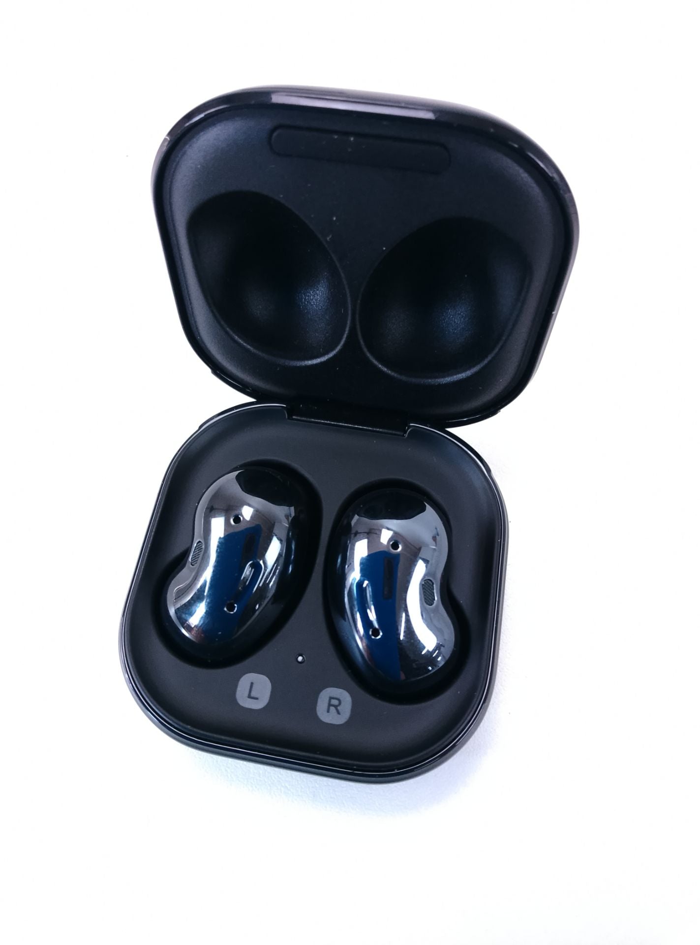 Samsung Galaxy Buds Live - pohled 3