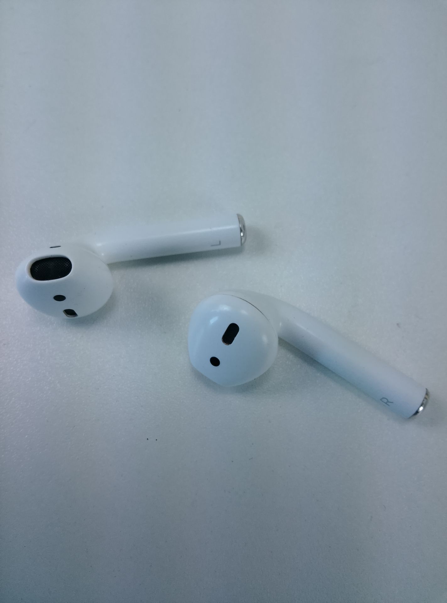 Apple AirPods - pohled 3
