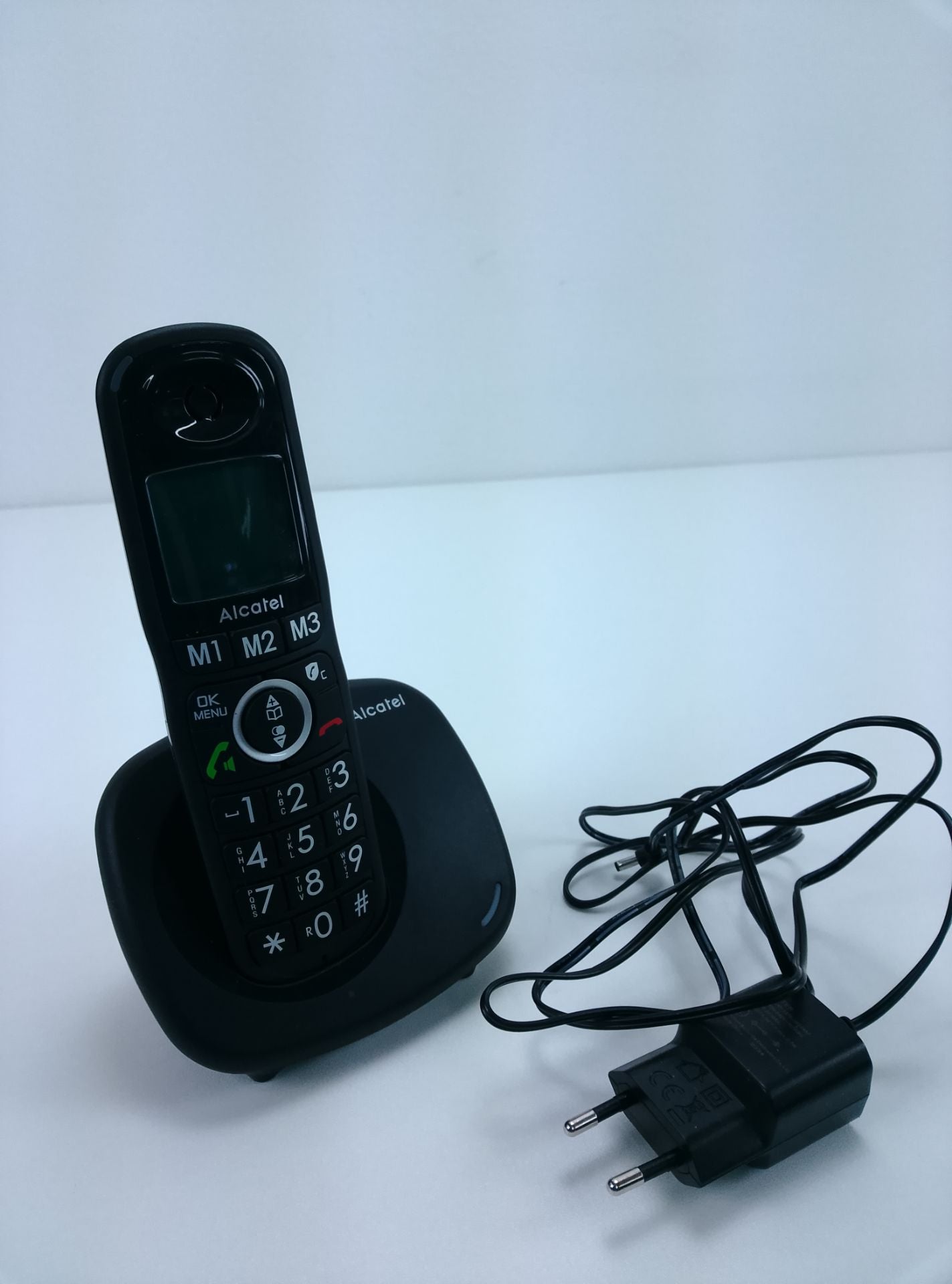 Alcatel XL535 - čelní pohled