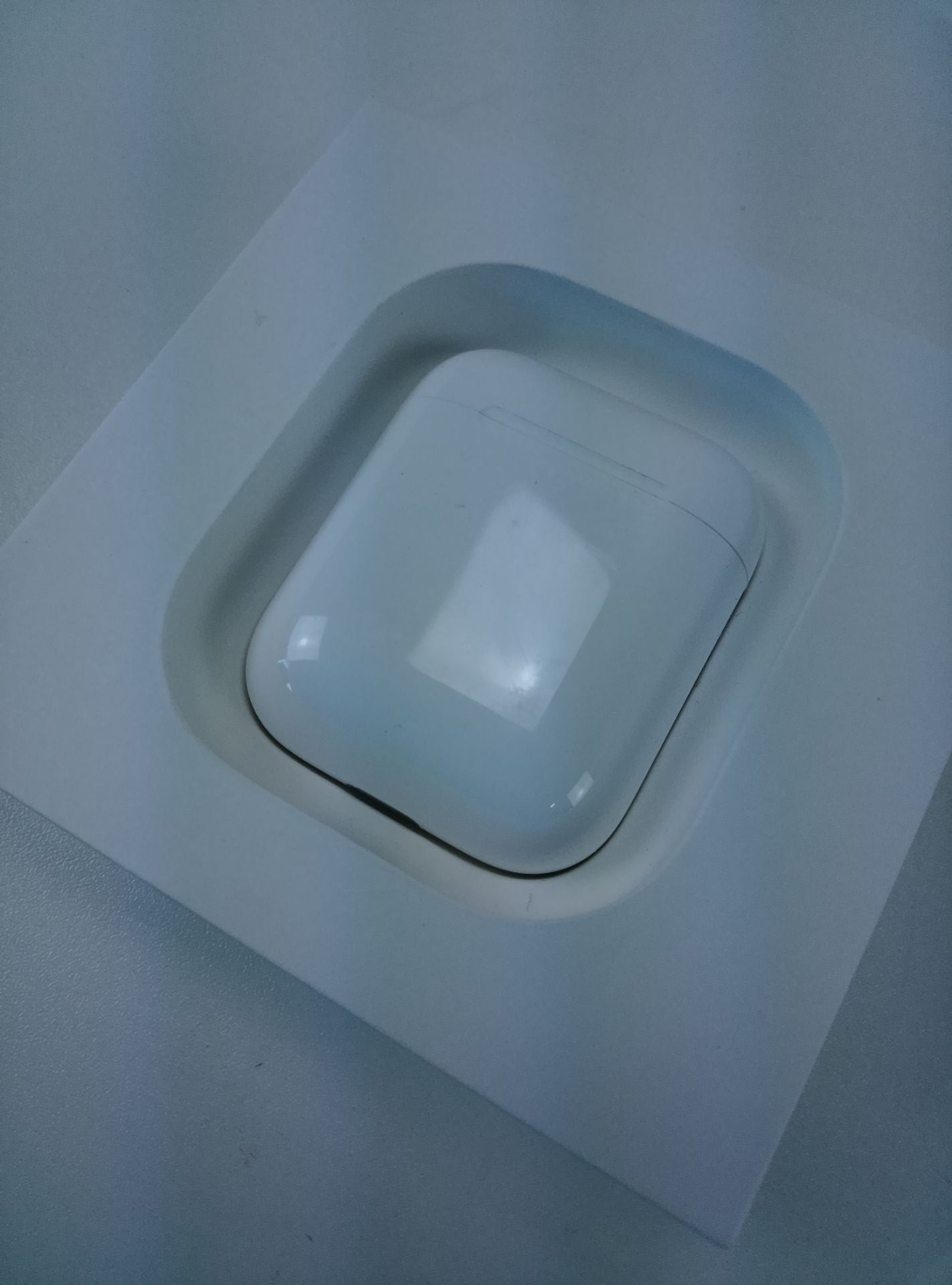 Apple AirPods - pohled 2