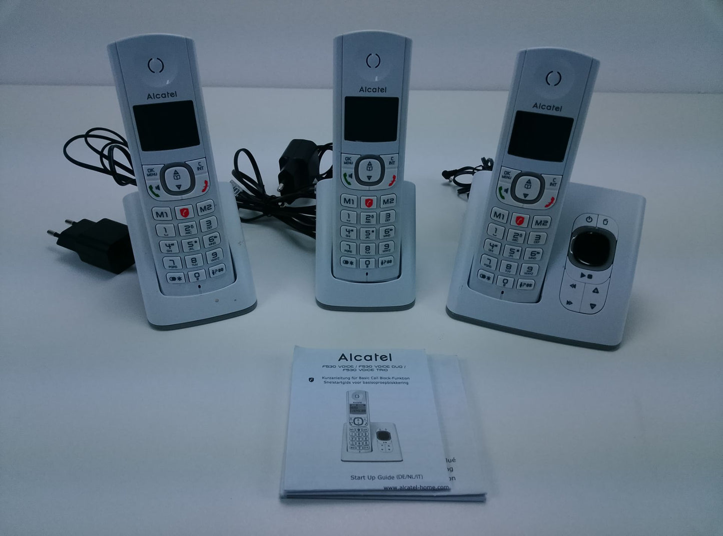 Alcatel F530 Voice Trio - pohled 2