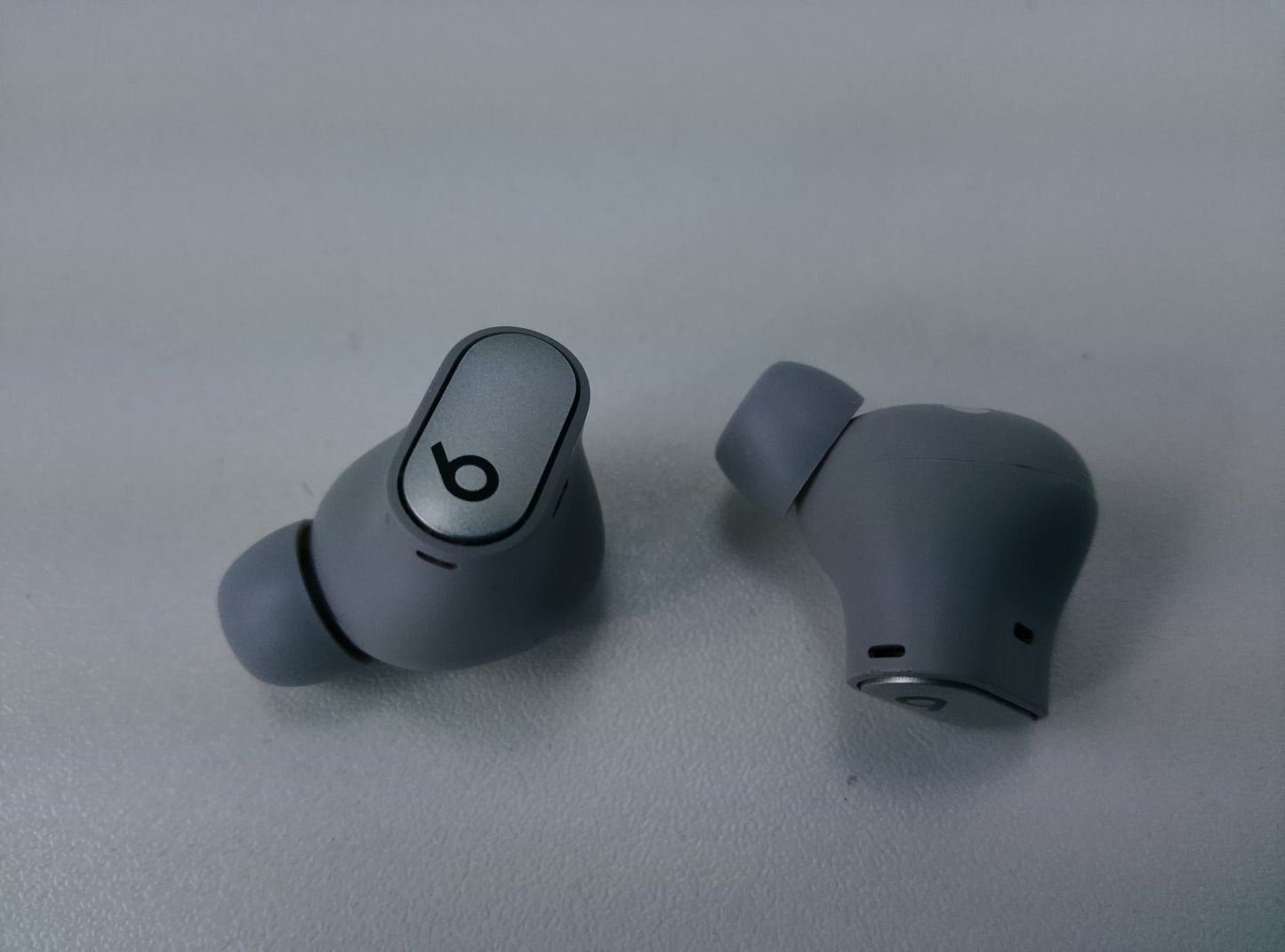 Beats Studio Buds+ - pohled 4
