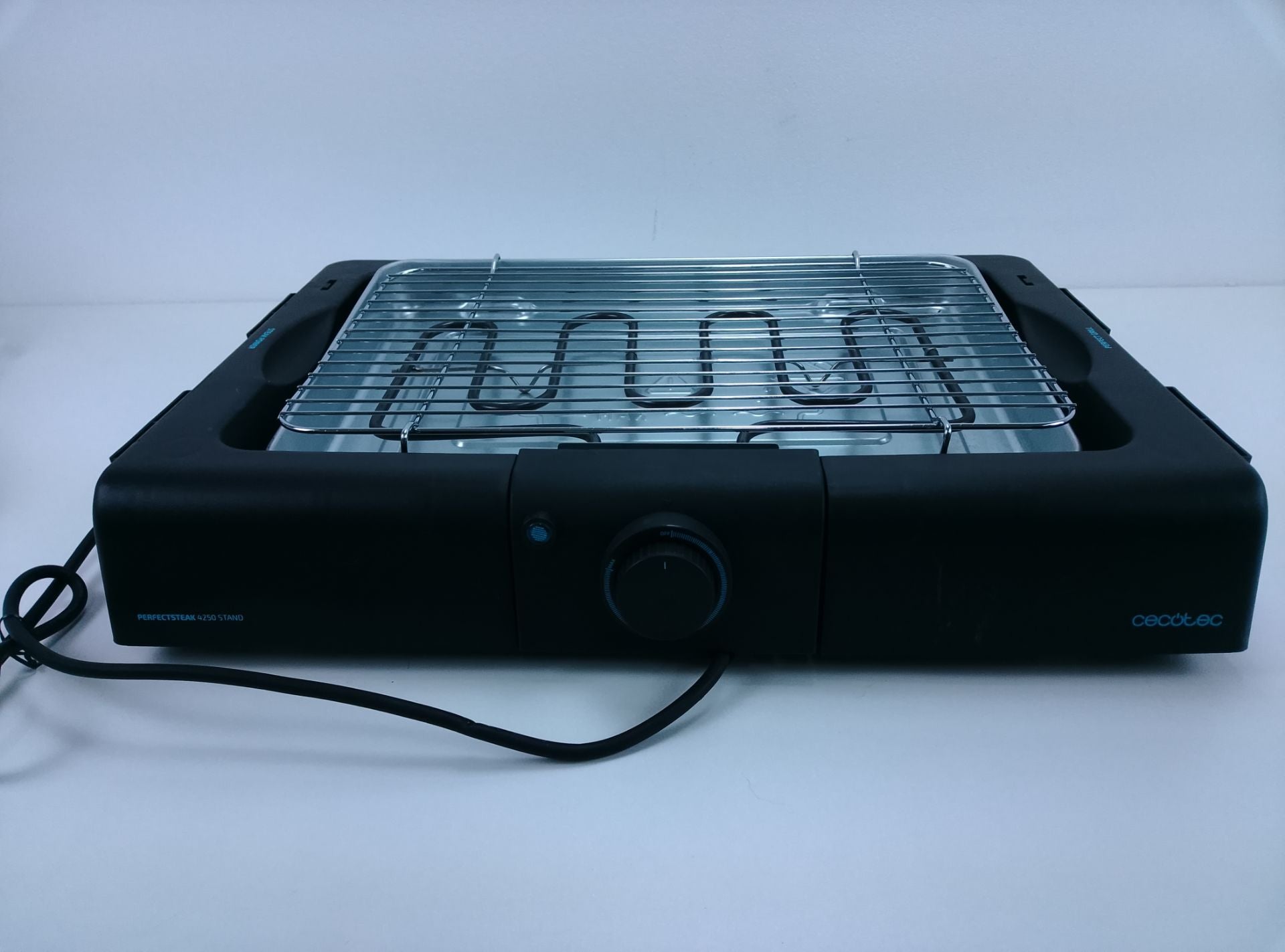 Cecotec Perfect Grill - čelní pohled