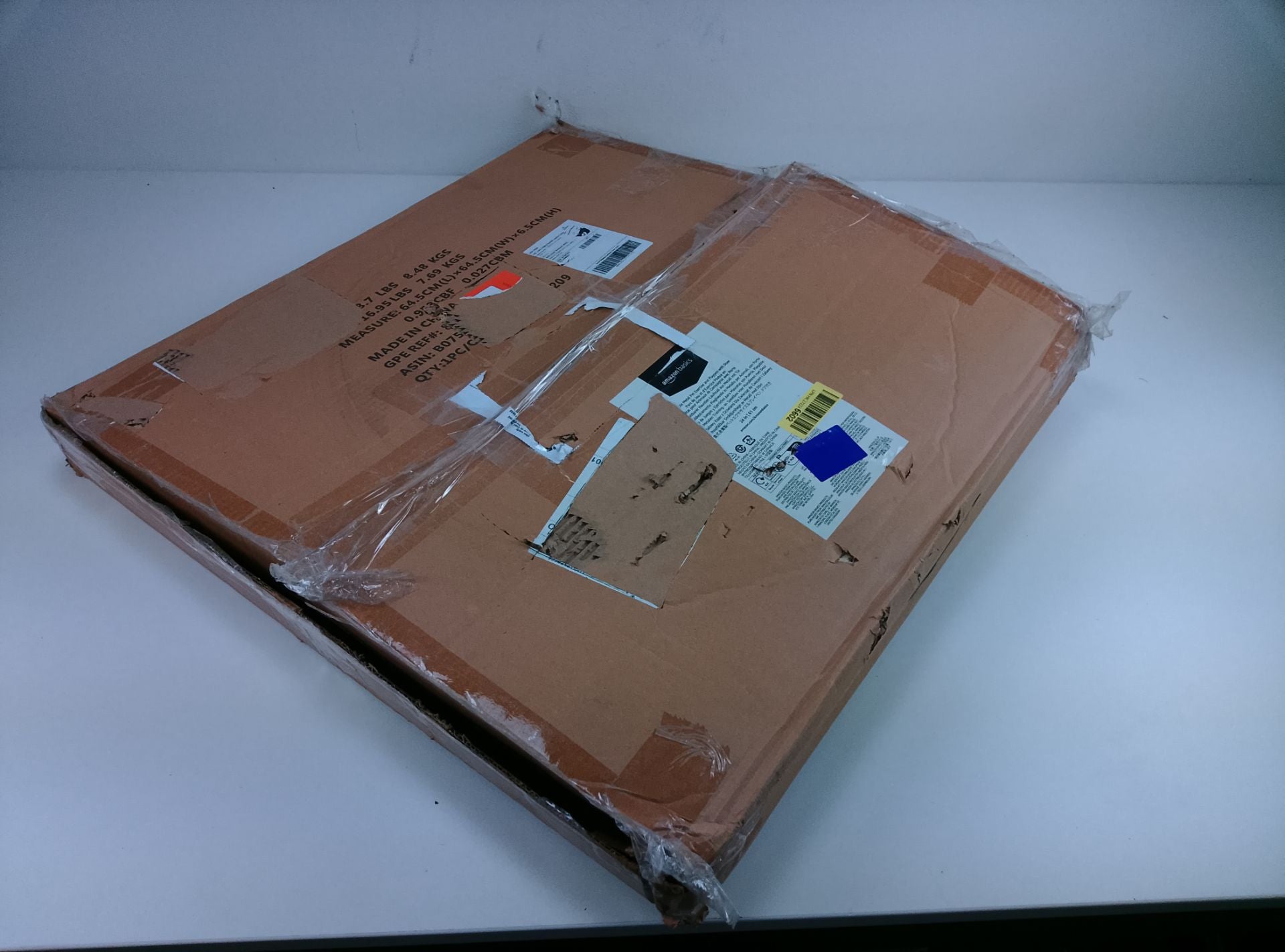 Amazon Basics Neznámý model - čelní pohled