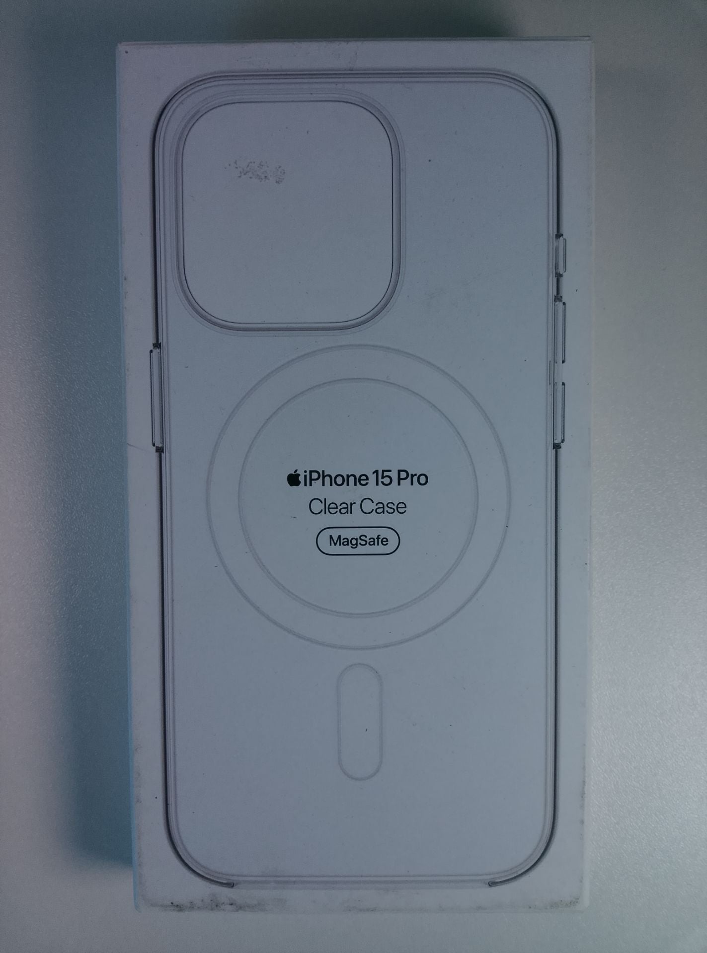Apple iPhone 15 Pro - čelní pohled