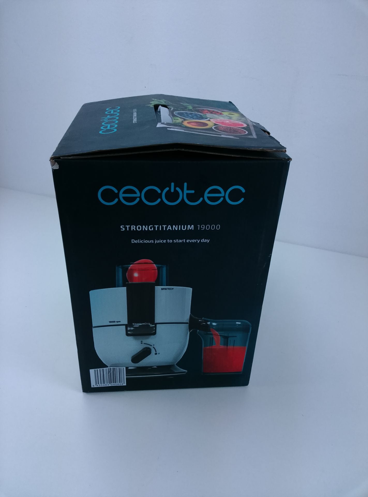Cecotec Strongtitanium 19000 - čelní pohled
