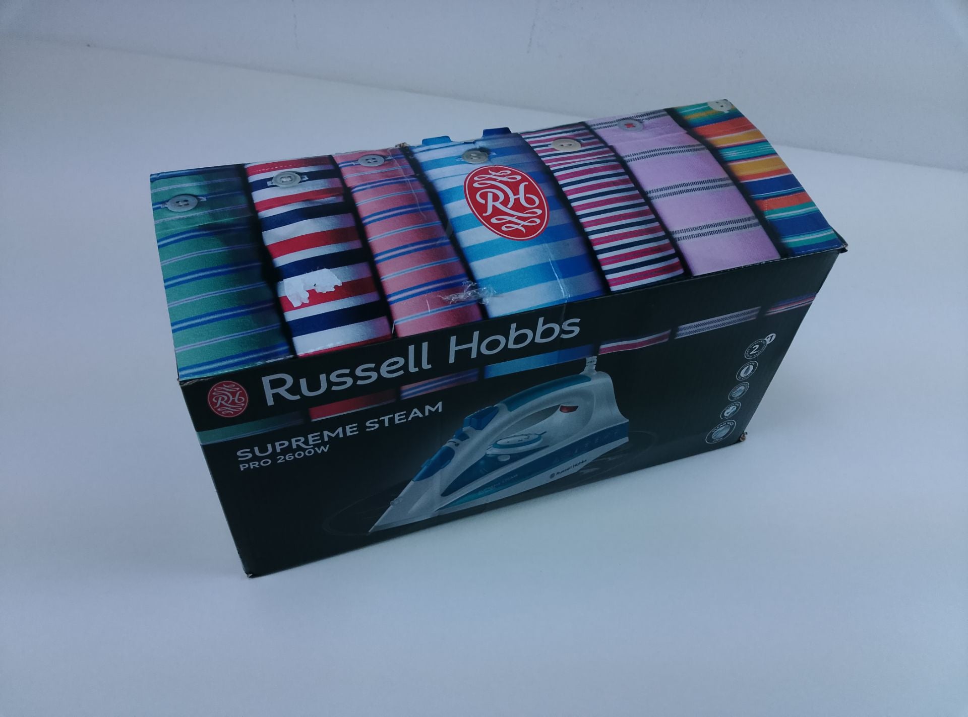 Russell Hobbs Supreme Steam Pro 2600W - čelní pohled