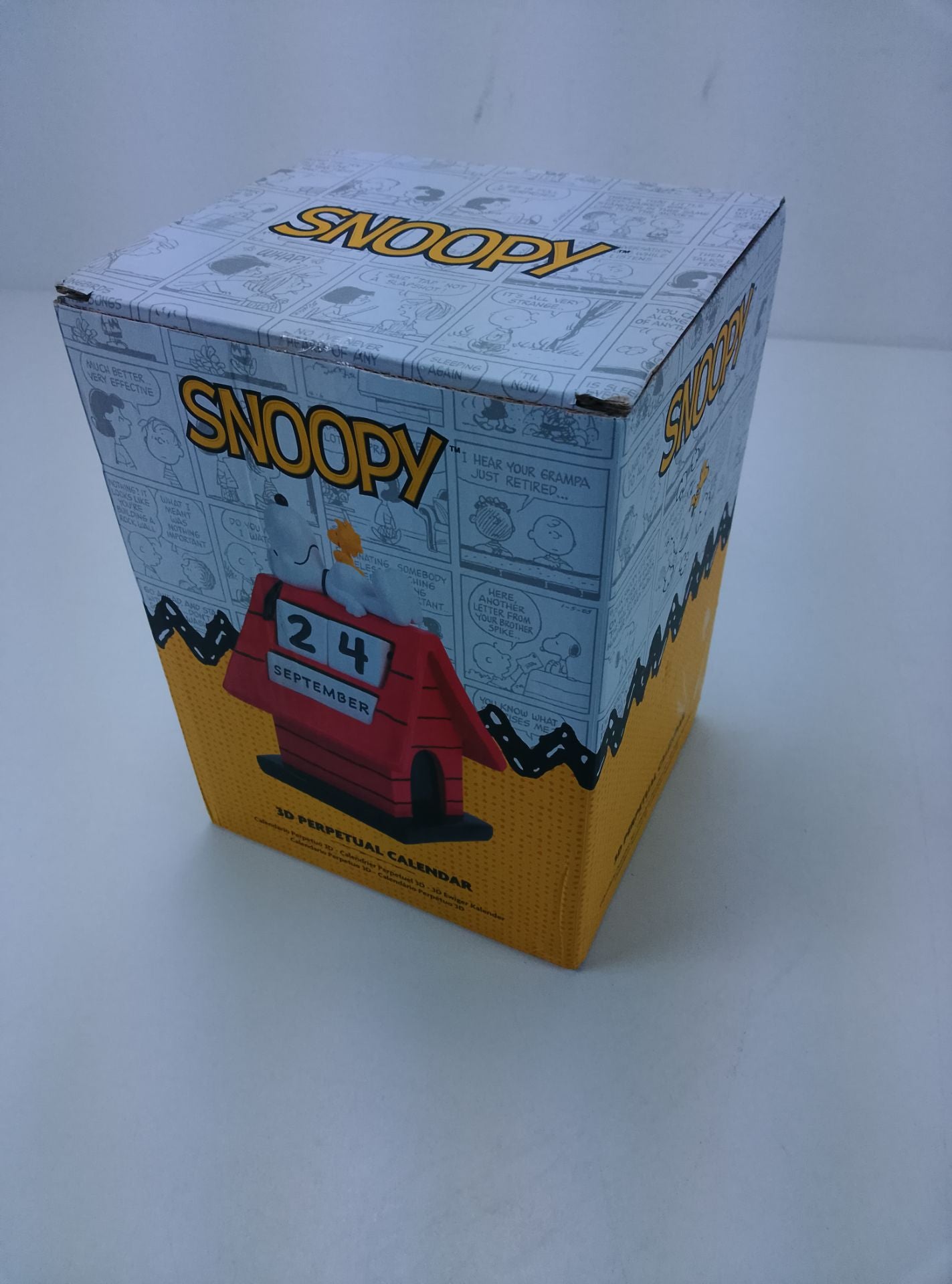 Snoopy 3D Perpetual Calendar - čelní pohled