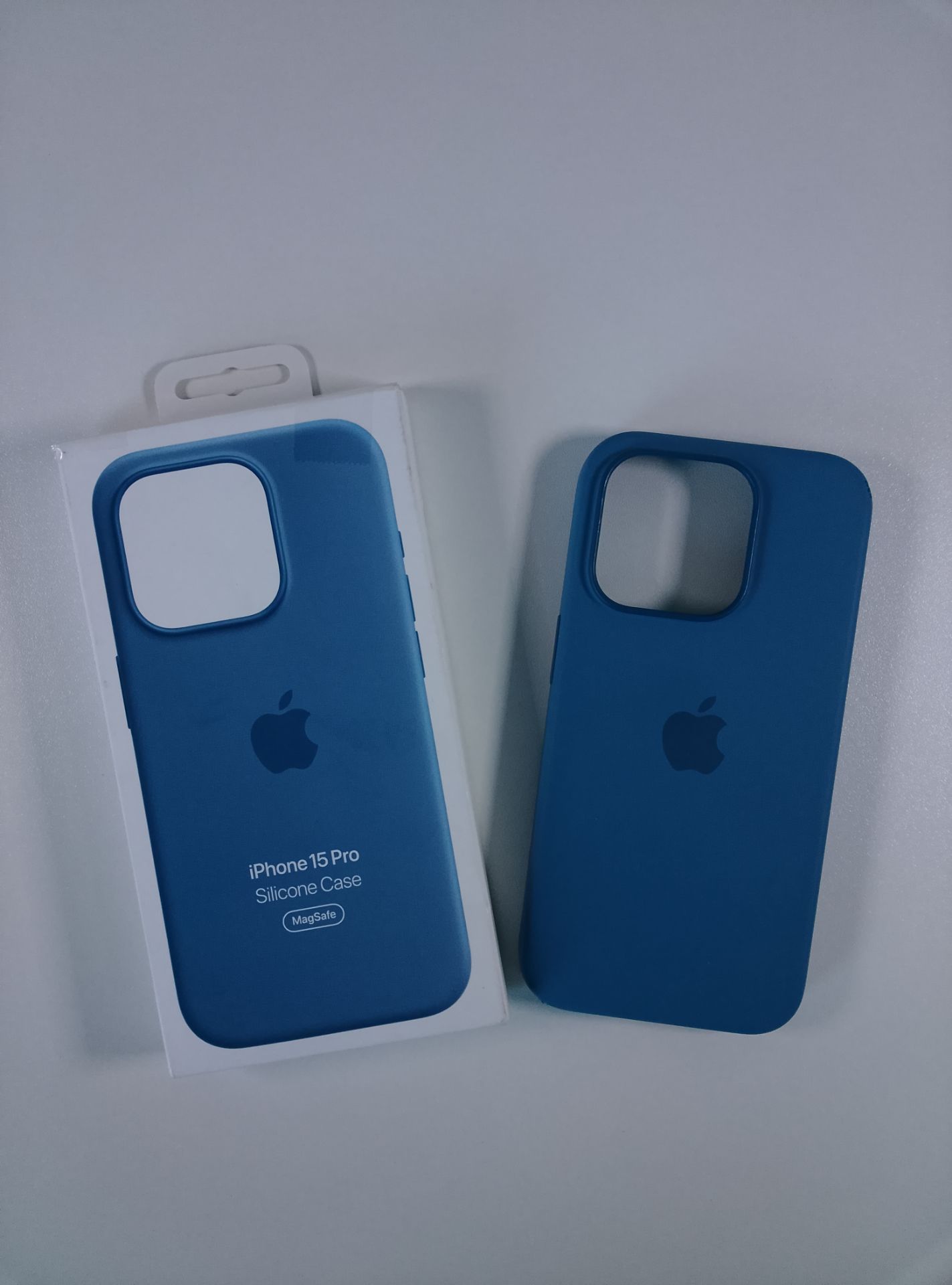 Apple iPhone 15 Pro - čelní pohled