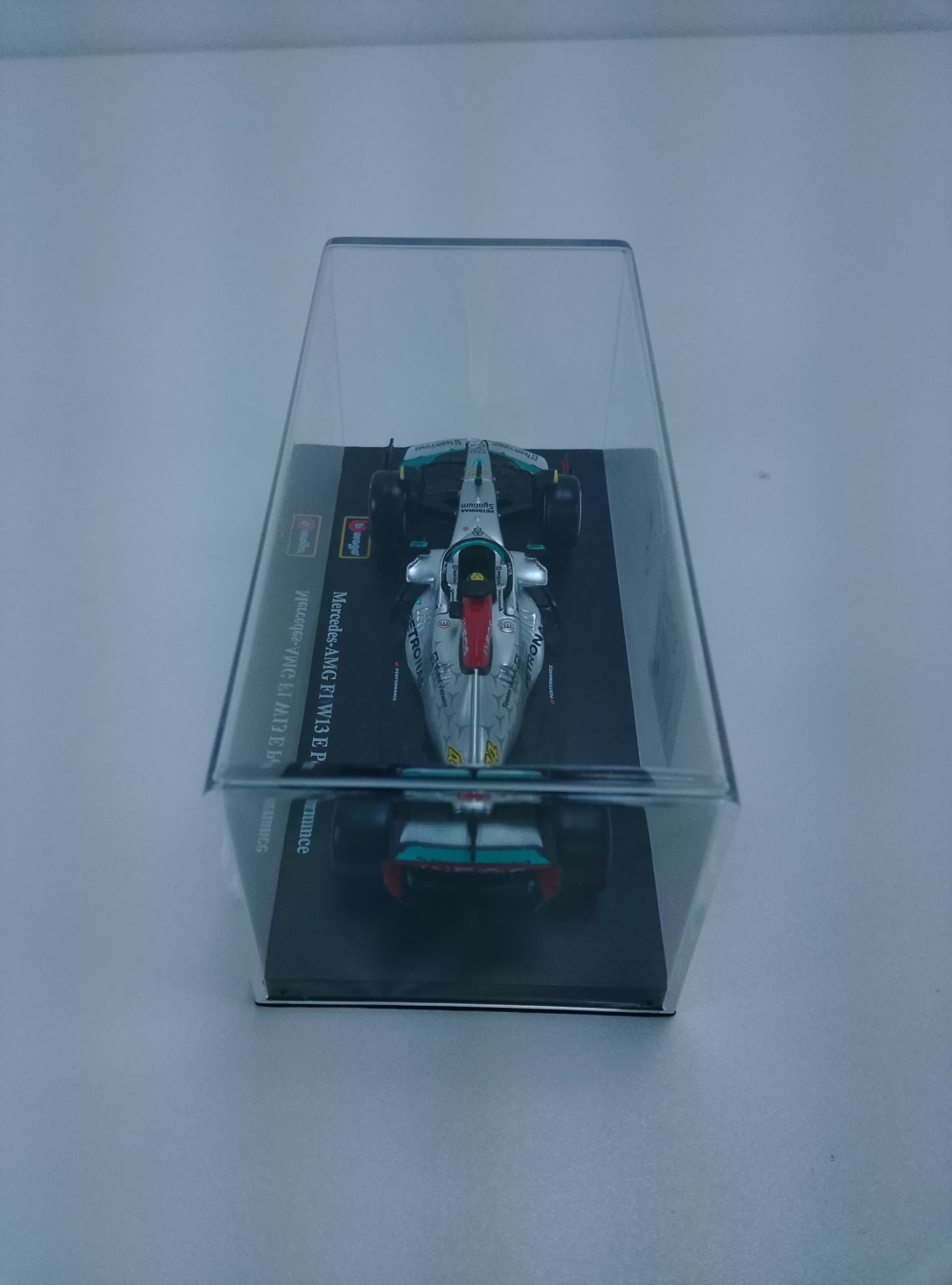 Mercedes-AMG F1 W13 E Performance - pohled 3