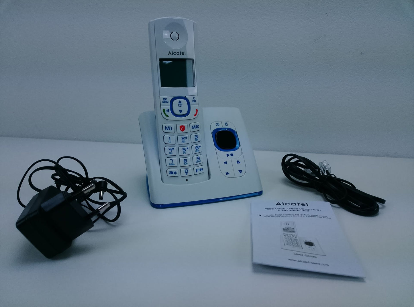 Alcatel F530 voice - čelní pohled
