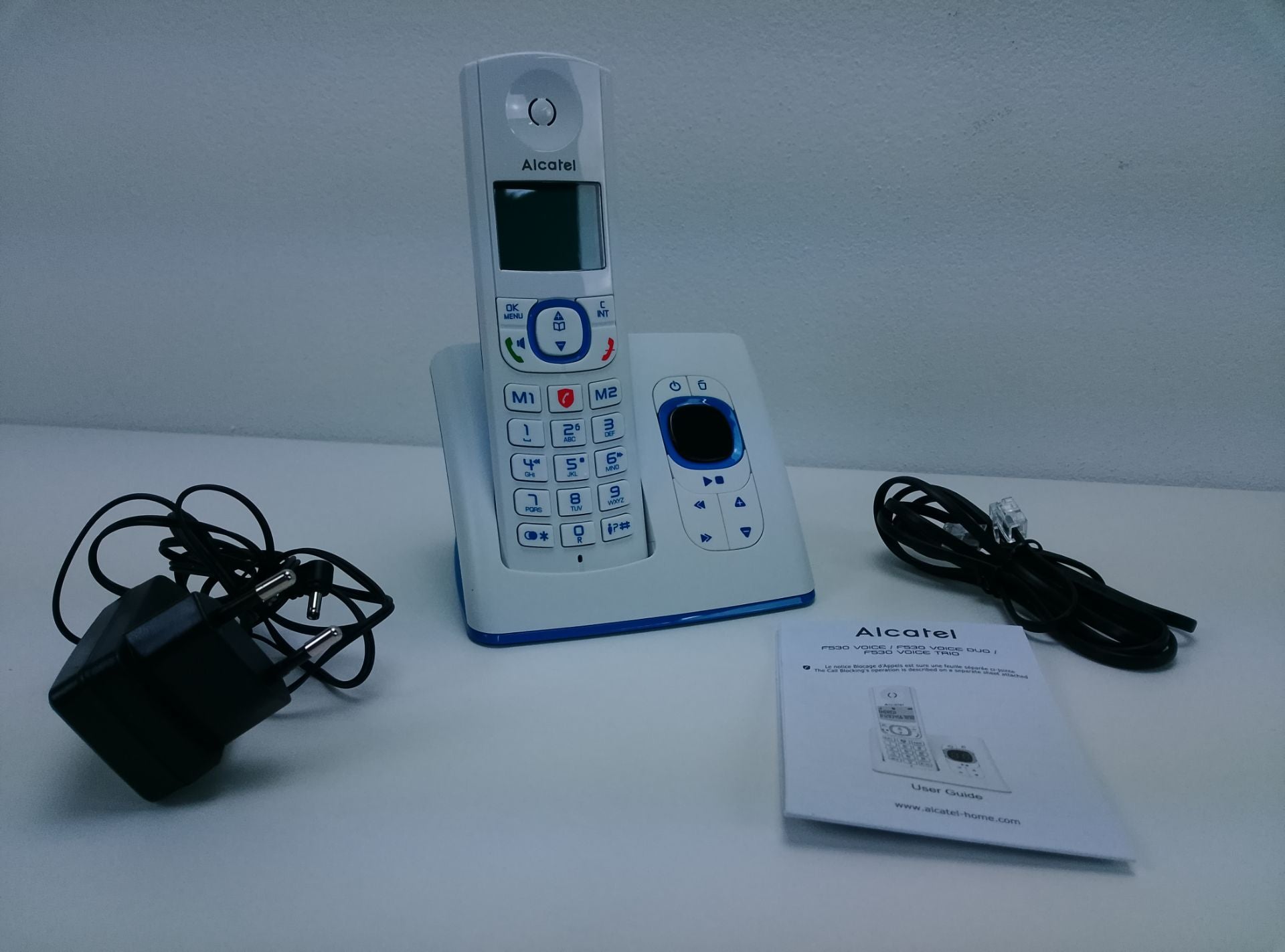 Alcatel F530 voice - čelní pohled