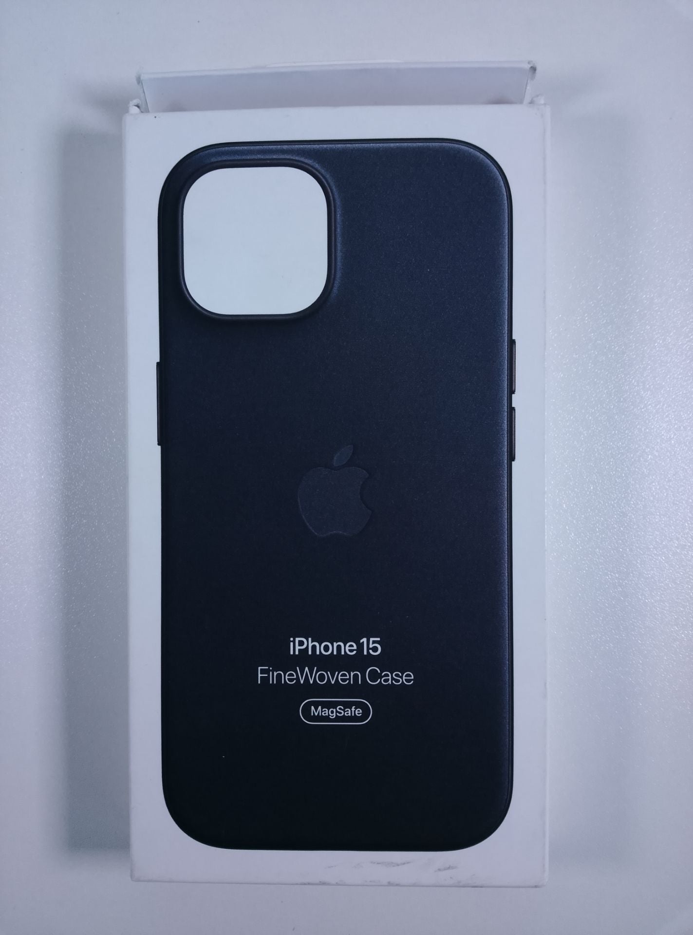 Apple iPhone 15 - čelní pohled