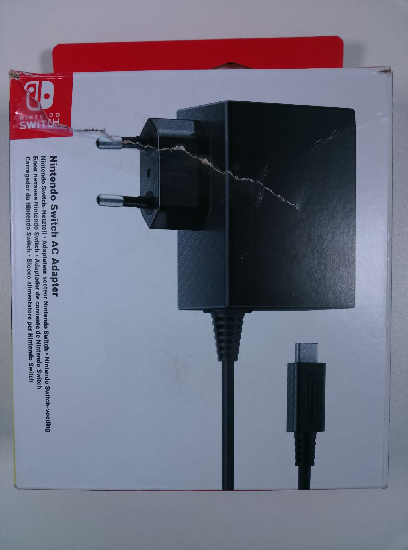 Nintendo AC adapter - čelní pohled