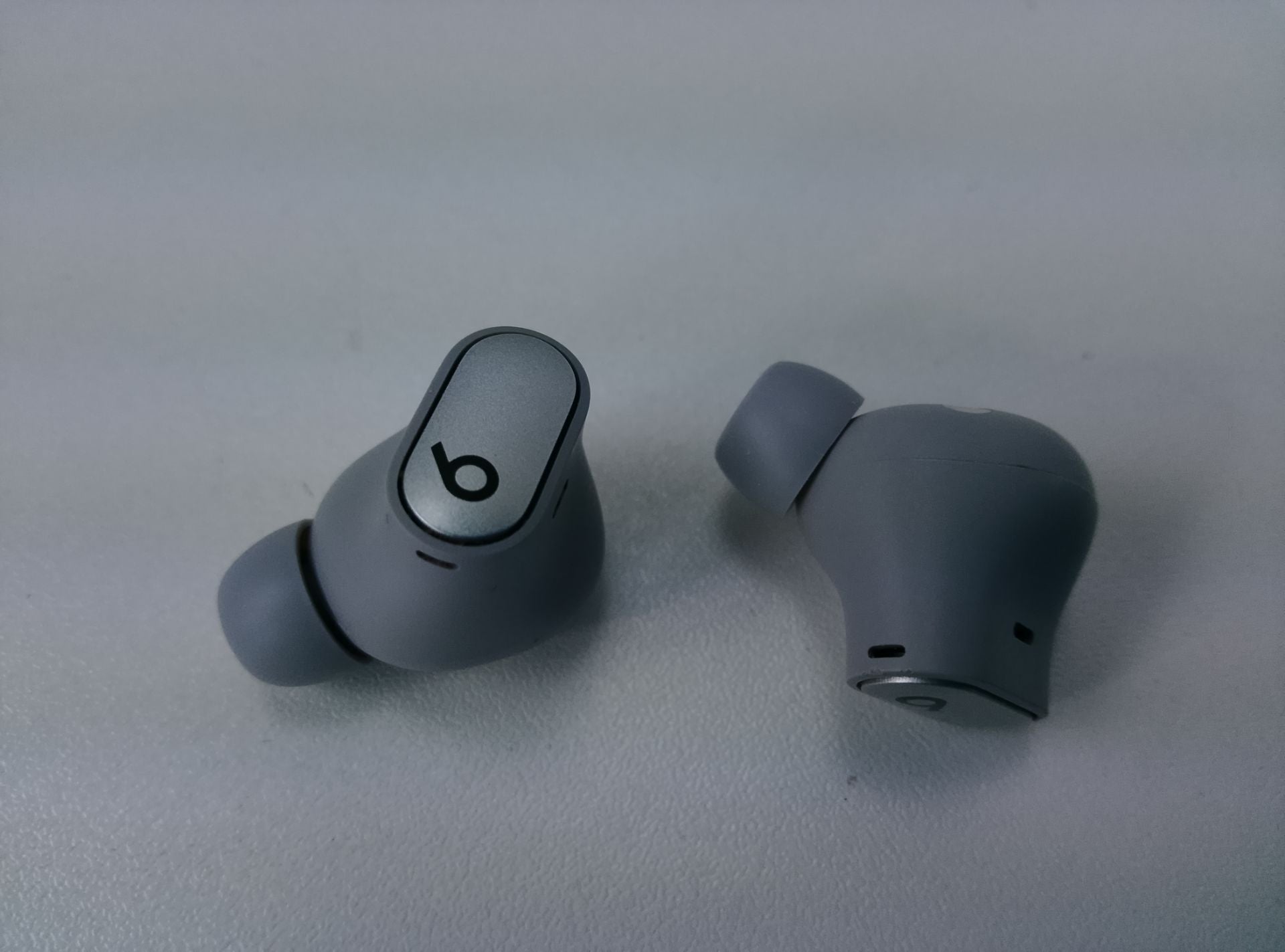 Beats Studio Buds+ - pohled 4