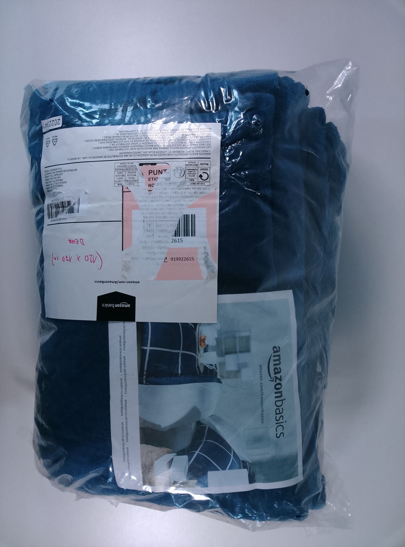 Amazon Basics Neznámý model - čelní pohled